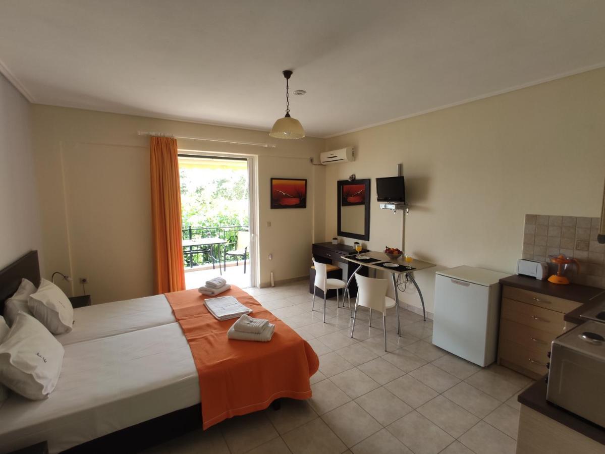 Irida Apartment Apolpaina Exterior photo