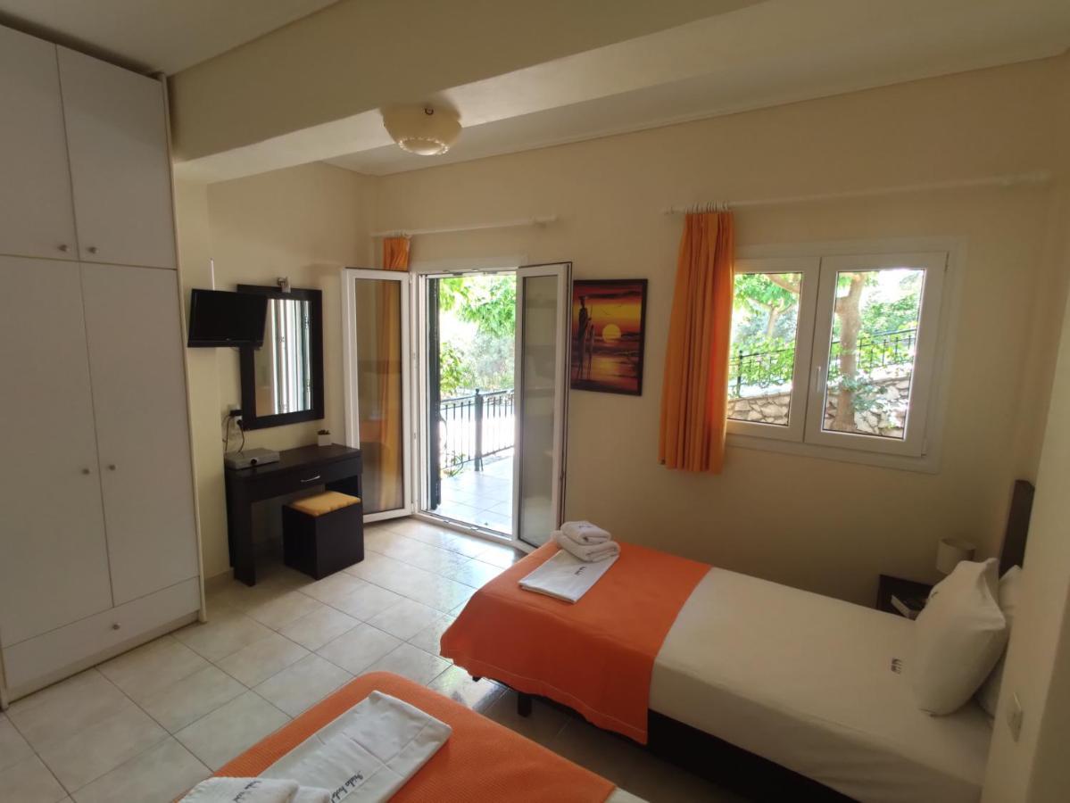 Irida Apartment Apolpaina Exterior photo
