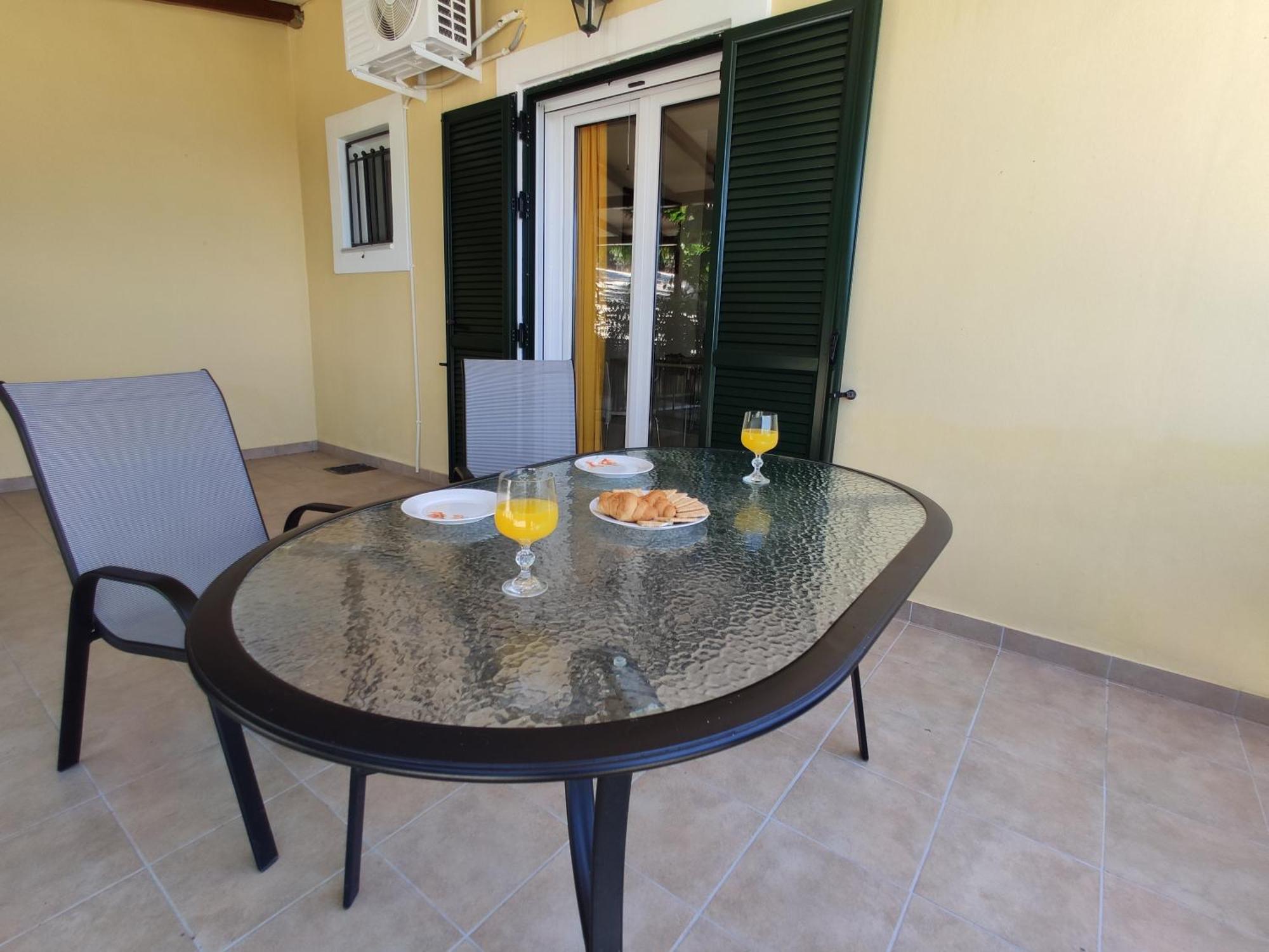 Irida Apartment Apolpaina Exterior photo