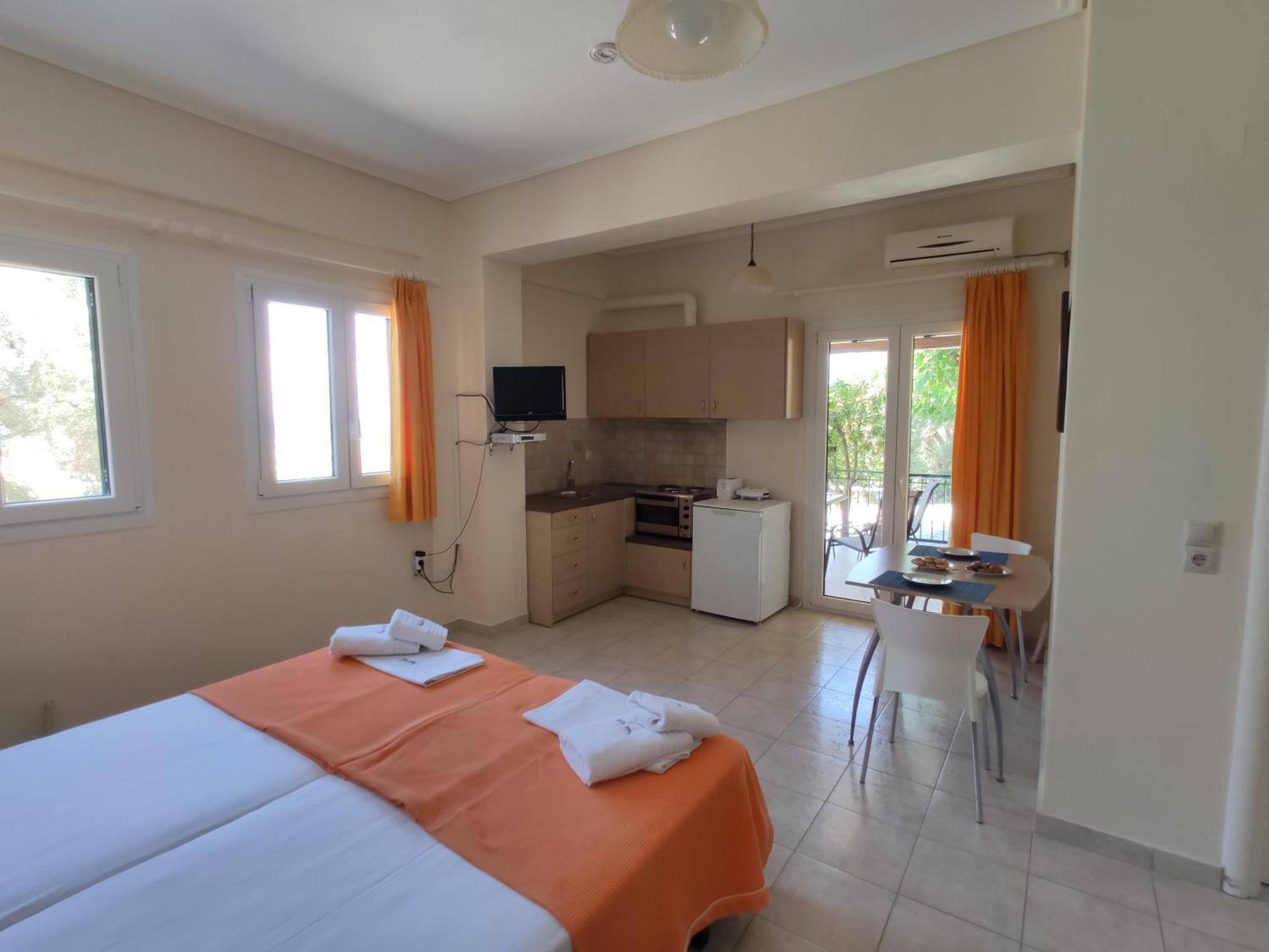Irida Apartment Apolpaina Exterior photo
