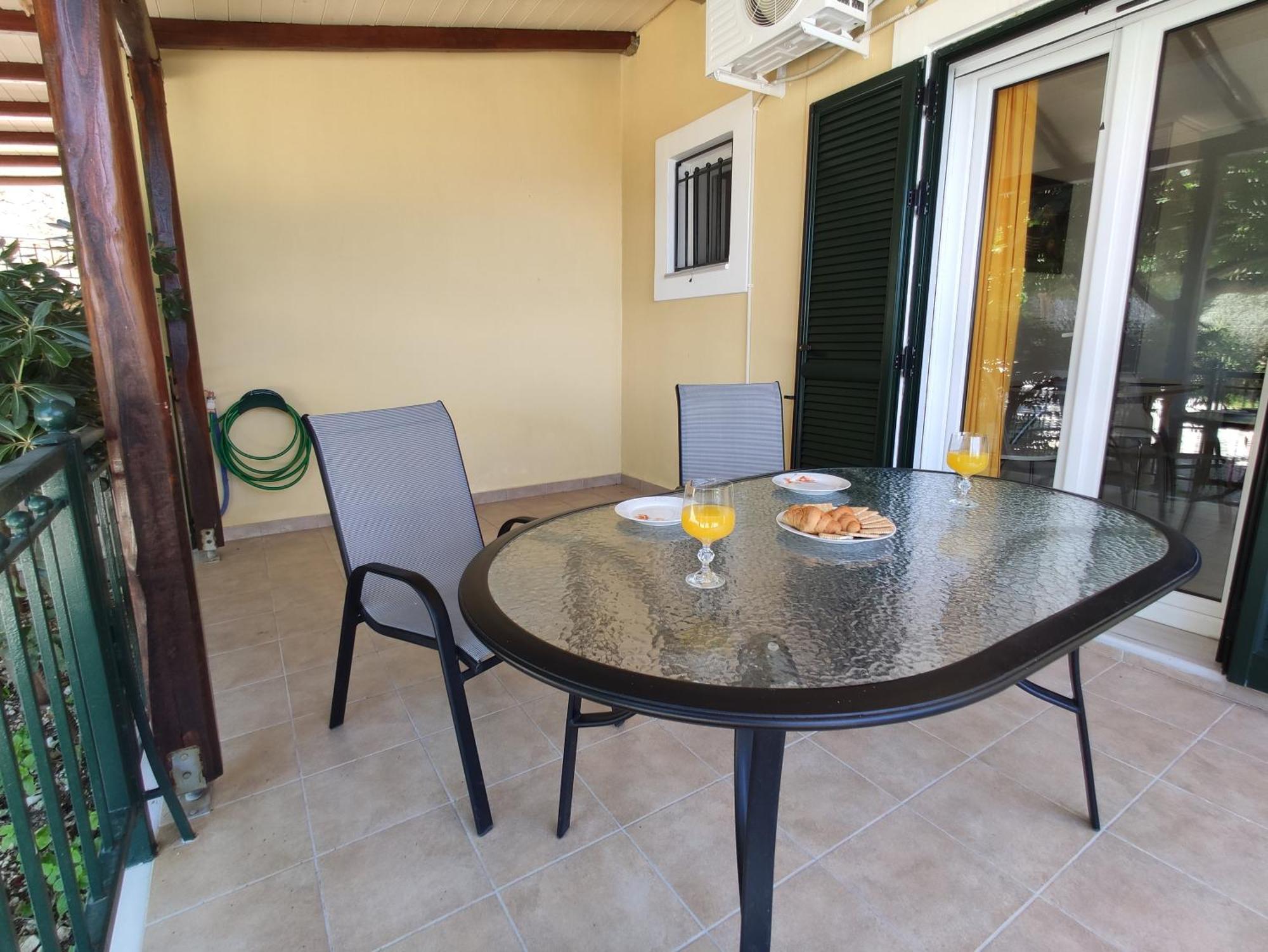 Irida Apartment Apolpaina Exterior photo